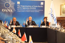 Los delegados votan a favor de que la VNA sea la sede de la 59.ª Reunión del Comité Ejecutivo de la OANA (2027) en Vietnam. (Foto: VNA)