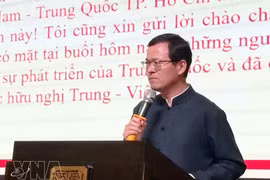 Xu Zhou, cónsul general interino de China en Ciudad Ho Chi Minh, interviene en la cita. (Foto: VNA)