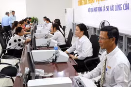 Premier vietnamita insta a completar reducción de trámites administrativos antes del 10 de junio