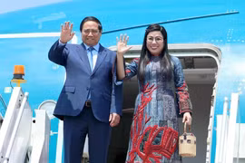 El primer ministro de Vietnam, Pham Minh Chinh, y su esposa (Foto: VNA)