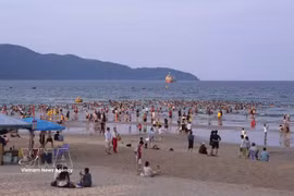 La playa de Da Nang atrae a un gran número de visitantes (Foto: VNA)