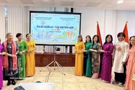 Representantes de la Asociación de Amistad Hungría-Vietnam y la Asociación de Vietnamitas en Hungría en la cita. (Foto: VNA)