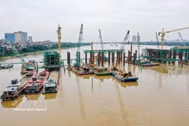Construcción del puente Tran Hung Dao. (Foto: VNA)