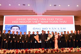 Nuevo Comité Ejecutivo de la Asociación de Vietnamitas en Tailandia (Foto: VNA)