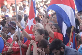 Ciudadanos cubanos participan en un mitin en la capital, La Habana, el 16 de abril de 2026. (Foto: VNA)