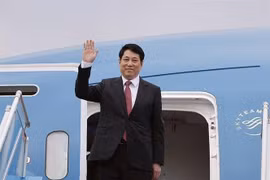 El presidente de Vietnam, Luong Cuong, parte de Hanoi hacia Laos (Foto: VNA)