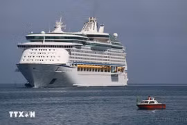Un crucero entra al muelle N.º 1 del puerto de Chan May (Foto: VNA)