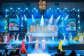 Ceremonia de apertura del Festival Ao Dai de Turismo de Hanoi (Foto: VNA)