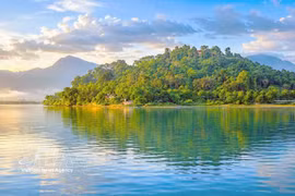 Lago Lak, la mayor reserva natural de agua dulce de la Altiplanicie Occidental