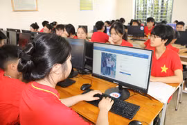 Invertir en instalaciones, capacitar al personal y construir escuelas de estándar nacional son soluciones para mejorar la calidad de la enseñanza en la provincia de Nghe An. (Foto ilustrativa: VNA)