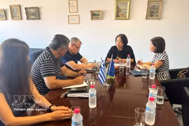 La embajadora de Vietnam en Grecia, Pham Thi Thu Huong, se reúne con la Cámara de Comercio de Achaia (Foto: Cortesía de la Embajada de Vietnam en Grecia)