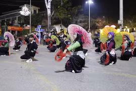 Las actuaciones callejeras son una de las actividades que atraen a los turistas al evento (Foto: VNA)