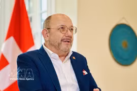 El embajador de Suiza en Vietnam, Thomas Gass, en la entrevista. (Foto: VNA)