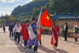 El desfile del “Camino del Dragón", de 250 metros de longitud. (Foto. VNA)