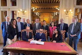 Acto de rúbrica (Foto: VNA)