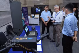 Diez productos de tecnología digital con las marcas "Hecho en Vietnam" y "Hecho en Australia" fueron presentados en un foro de cooperación para la inversión y el desarrollo de la tecnología digital y la IA entre ambos países. (Foto: VNA)