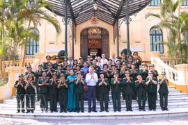Máximo dirigente vietnamita se reúne con mujeres conductoras del legendario sendero Truong Son
