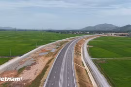 El tramo Quang Ngai-Hoai Nhon del proyecto de la autopista Norte-Sur ya está en funcionamiento. (Foto: VietnamPlus)