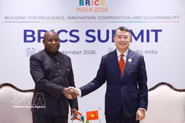 El primer ministro de Vietnam, Le Minh Hung, se reúne con el presidente de Burundi, Évariste Ndayishimiye. (Foto: VNA)