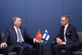El secretario general del Partido Comunista de Vietnam, To Lam (izq.), se reúne con el presidente finlandés, Alexander Stubb, en septiembre de 2024 (Foto: VNA)