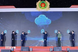 El primer ministro de Vietnam, Pham Minh Chinh, y los delegados inauguran el Centro Nacional de Datos No. 1 (Foto: VNA)