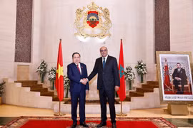 El presidente de la Asamblea Nacional de Vietnam, Tran Thanh Man (izquierda), se reúne con Mohamed Ould Errachid, titular de la Cámara de Consejeros de Marruecos (Foto: VNA)