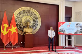 El embajador vietnamita en China, Pham Thanh Binh, interviene en la cita. (Foto: VNA)