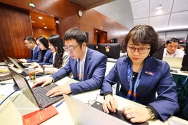 Reporteros de la Agencia Vietnamita de Noticias cubren el XIV Congreso Nacional del Partido Comunista de Vietnam. (Foto: VNA)