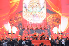 Una actuación de tambores inaugura el lanzamiento de un movimiento nacional que invita a toda la población a practicar ejercicio físico, en Hanoi, el 10 de octubre de 2026. (Foto: VNA)