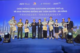 Los viajeros en el vuelo CZ8155 de China Southern Airlines fueron recibidos con una cálida bienvenida (Foto: https://congly.vn/)