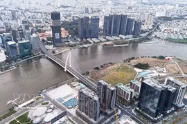 El puente Ba Son conecta la calle Ton Duc Thang con la zona urbana de Thu Thiem en Ciudad Ho Chi Minh. (Foto: VNA)