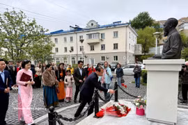 El busto dedicado al Presidente Ho Chi Minh en la ciudad rusa de Vladivostok (Foto: VNA)