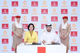 Sun Group firma un memorando de entendimiento con Emirates el 30 de abril de 2025. (Foto: Sun Group)