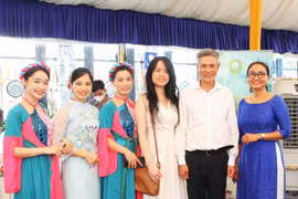El embajador de Vietnam en Camboya, Nguyen Minh Vu, en el Bazar ASEAN 2025. (Foto: VNA)