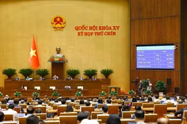 La Asamblea Nacional de Vietnam votan para aprobar varias leyes en el noveno periodo de sesiones. (Fuente: VNA)