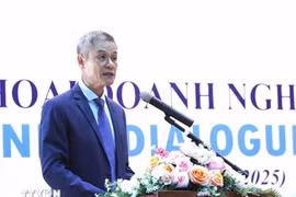 El embajador de Vietnam en Camboya, Nguyen Minh Vu, interviene en la cita (Foto: VNA)