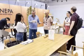 Las empresas de procesamiento maderero en Ciudad Ho Chi Minh se enfrascan en renovar sus procesos de producción y comercialización con el fin de elevar el valor de los productos destinados a la exportación. (Foto: nhandan.vn)