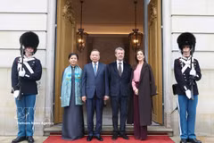 El rey Federico X y la reina Mary de Dinamarca despiden al secretario general del Partido Comunista y presidente de Vietnam, To Lam, y su esposa, Ngo Phuong Ly (Fuente: VNA)