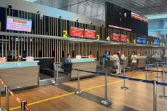 La Autoridad de Aviación Civil de Vietnam (CAAV) ha ordenado la suspensión temporal de las operaciones en los aeropuertos internacionales de Van Don y Cat Bi (Fuente: VNA)