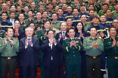 En la ceremonia de reconocimiento a equipos de rescate del Ministerio de Defensa y del Ministerio de Seguridad Pública , que completó con éxito su misión en Myanmar (Fuente: VNA)