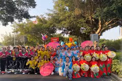 La Asociación de Vietnamitas en el Extranjero en Macao (China) participa en el desfile internacional de Macao. Foto: VNA