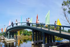 El puente Phước An Minh fue diseñado con una anchura de 3 metros y una longitud de 33 metros. Foto: VNA.