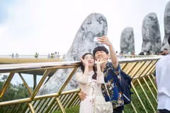 Puente Dorado: un símbolo turístico icónico y una de las atracciones más populares entre los visitantes coreanos en Da Nang (Fuente: Sun Group)