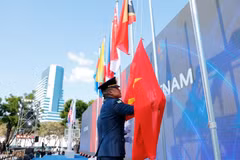 En la ceremonia oficial de izamiento de la bandera de los SEA Games 33 (Fuente: VNA)
