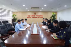 En la reunión (Fuente: Ministerio de Industria y Comercio de Vietnam)