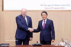 El general Luong Tam Quang y el titular del Ministerio de Situaciones de Emergencia de Rusia, Aleksandr Kurenkov (Fuente: VNA)