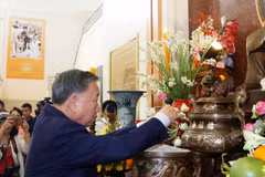 Máximo dirigente vietnamita visita el sitio conmemorativo al Presidente Ho Chi Minh