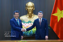 El primer ministro vietnamita Le Minh Hung recibe al ministro de Estado de Asuntos Exteriores de India, Pabitra Margherita (Fuente: VNA)