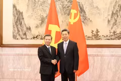 Le Minh Tri, miembro del Buró Político, secretario del Comité Central del PCV, y jefe de su Comisión de Asuntos Internos y Chen Wenqing, miembro del Buró Político y titular de la Comisión de Asuntos Políticos y Jurídicos del Comité Central del PCCh (Fuente: VNA)