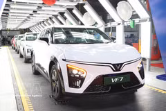Los modelos de vehículos eléctricos se fabrican en la fábrica de VinFast en India. Foto: VNA